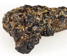 Чёрный турмалин или шерл и свойства минерала